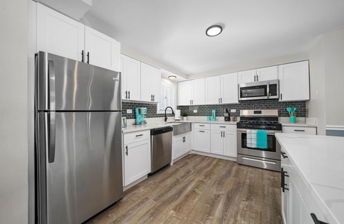 Fox Valley House | Aqua House - Stylish Modern Home Yard & Deck Schaumburg O'Hare