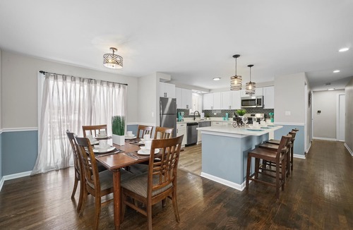 Fox Valley House | Aqua House - Stylish Modern Home Yard & Deck Schaumburg O'Hare