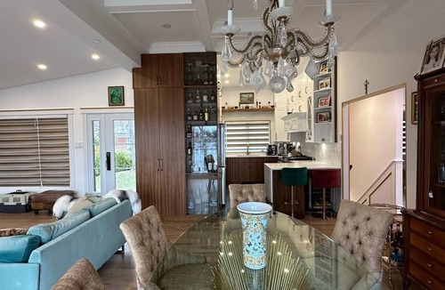 Laval House | Aqua Luxe Residence Laval