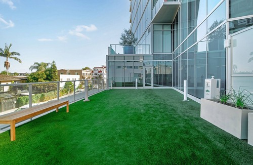 East Village Apartment | Aqua Marina Oceanic Getaway