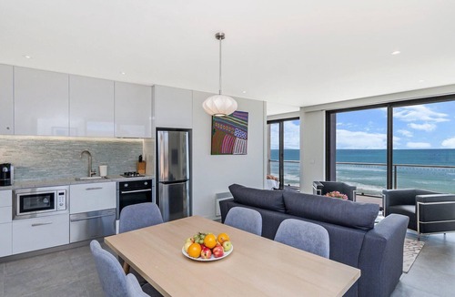 Port Fairy House | Aqua Mist - floor to ceiling ocean-views