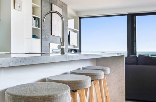Port Fairy Apartment | Aqua Mist Seascape - refreshing ocean-views