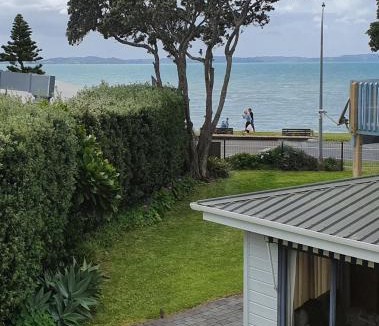 Eastern Beach Apartment | Aqua On The Beach