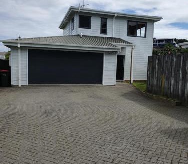 Eastern Beach Apartment | Aqua On The Beach