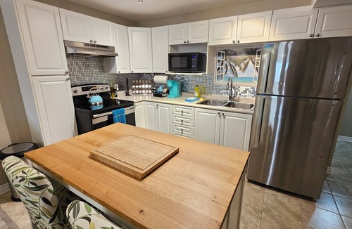 Rideau Heights House | Aqua Relax Haven: Hot Tub & Pool