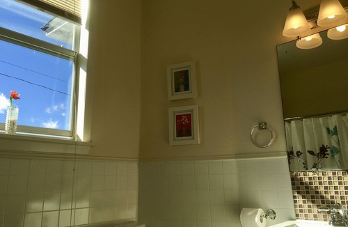 Government Hill House | Aqua ROOM! with shared Bathroom inside a House.