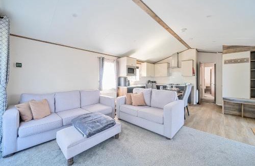 Great Houghton House | Aquadrome Abode - Billing Aquadrome