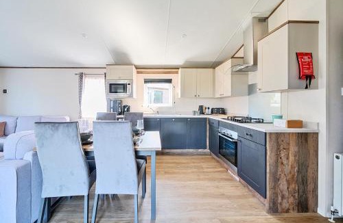 Great Houghton House | Aquadrome Abode - Billing Aquadrome