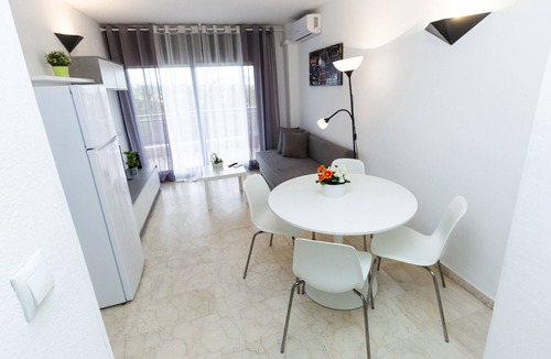 La Pineda Apartment | AQUAMARINA C HomeStay by Turismar