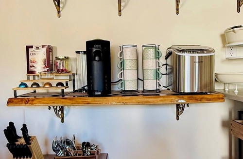 Madison House | Aquantis: Sleeps 6, Pets OK, Steps from Main St