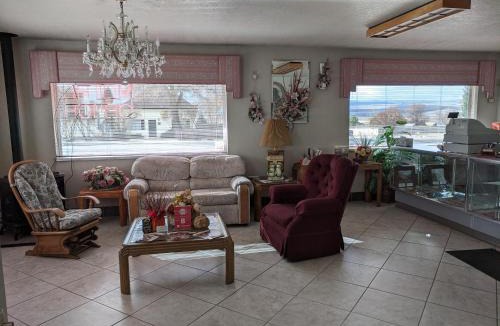 Bicknell Hotel | Aquarius Inn