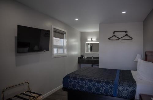 Balderson Hotel | Aquarius Motel