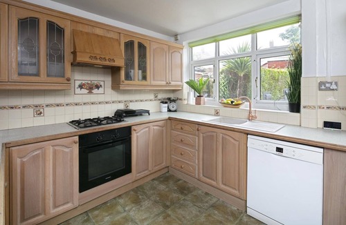 Smethwick House | Aquatics Centre | 3 Bedrooms | Parking