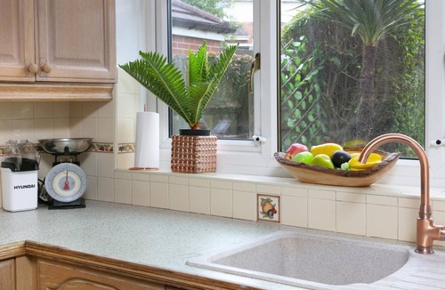 Smethwick House | Aquatics Centre | 3 Bedrooms | Parking