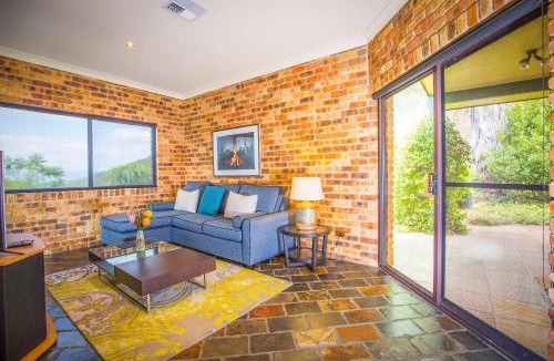 Mount View House | Aquila