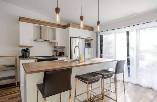 Pont-Rouge Ski Chalet | Arès | Family Retreat | Pool & Spa
