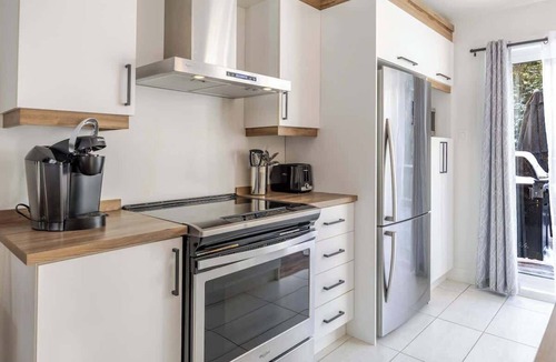 Pont-Rouge Ski Chalet | Arès | Family Retreat | Pool & Spa
