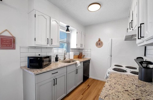 Wichita Apartment | Arabian Nights - 2 bedroom apartment near airport - cute and cozy