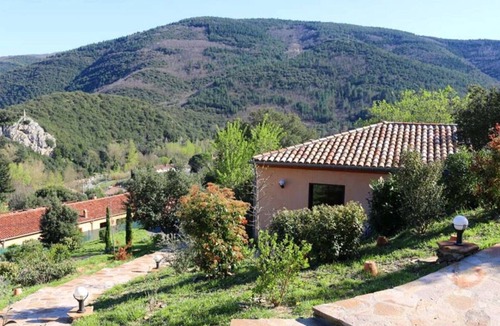 Premian House | ARAMON: 5-bed gîte 75 m2 landscaped garden 4000m2 in Regional Park