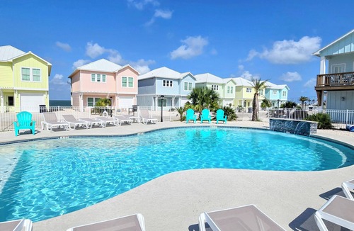 Fulton House | Aransas Bay Waterfront! Hot Tub, Arcade, Pool, Walk to Everything in Fulton