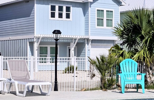 Fulton House | Aransas Bay Waterfront! Hot Tub, Arcade, Pool, Walk to Everything in Fulton