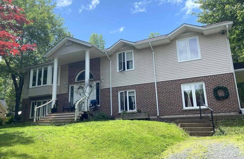 Fall River House | Arbo Guest Room