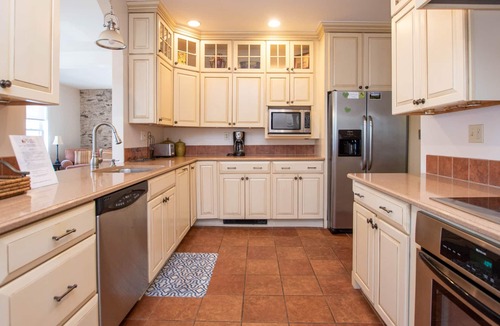 Holcomb Cottage | Arbor Landing:"Amazing Charm & History"