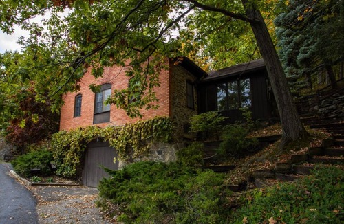 Holcomb Cottage | Arbor Landing:"Amazing Charm & History"