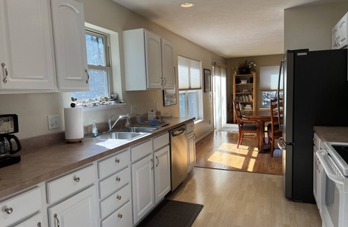 Glen Arbor House | Arbor Pines Oak - walk to downtown Glen Arbor