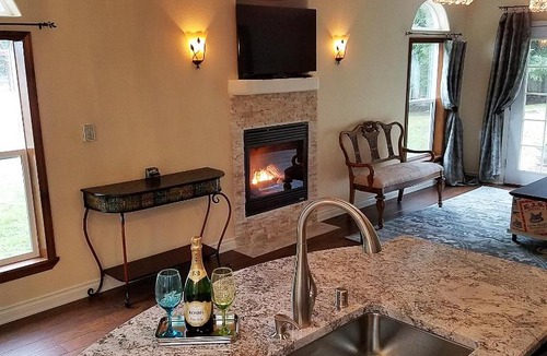 Clinton House | Arbor Rouge Cottage