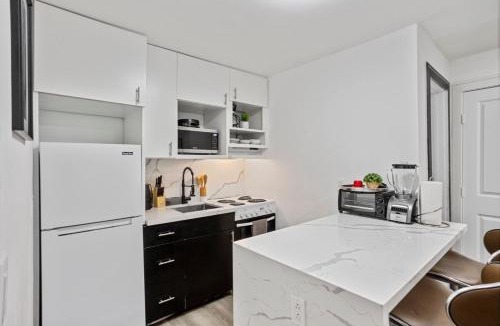 South Central Houston House | Arbor Villas I 8 Apts Sleeps 57 Great Location
