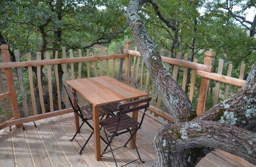 Peyrissas House | ARBRAKABANE, perched huts and caravans