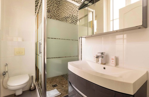 Ternes House | Arc de Triomphe : Home - A/C & Parking & Jacuzzi