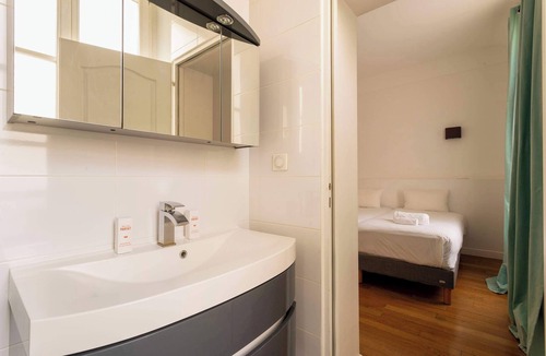 Ternes House | Arc de Triomphe : Home - A/C & Parking & Jacuzzi