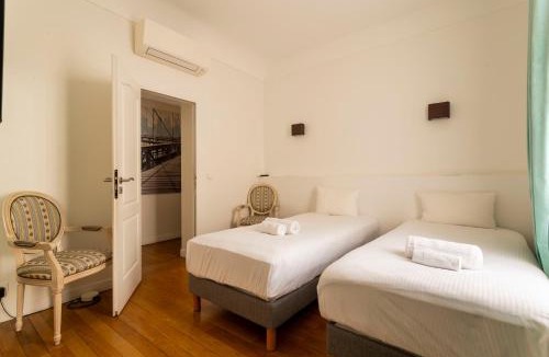 Ternes Apartment | Arc de Triomphe - Home in City - AC & Jacuzzi