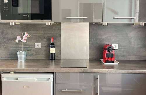 Ternes Apartment | Arc de Triomphe modern studio stay
