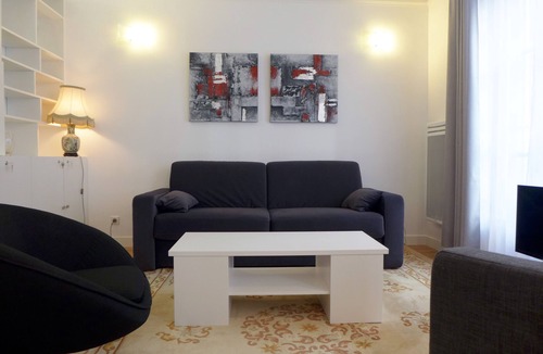 Ternes Apartment | Arc de Triomphe next door - Bright apt w/elevator - Sleeps 4 - PONC-V-A-P