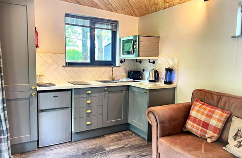 Warminster Apartment | Arc Pod-HotTub- Dog Friendly - Longleat - Bath