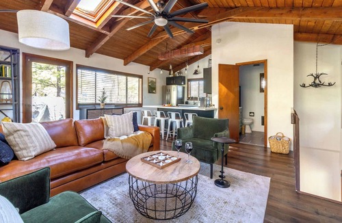 Munds Park House | Arcade Cabin with Forest Views & Hot Tub