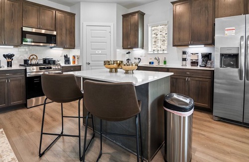 Sterling Ridge House | Arcade Game Room - BBQ Grill - Backyard - near The Woodlands
