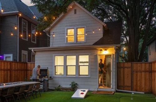 Northeast Minneapolis House | Arcade Room, 5 Min To Downtown, Putting Green