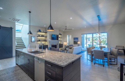 Santa Clara House | Arcadia 5 | Poolside * PRIVATE Hot Tub * Sleeps 18
