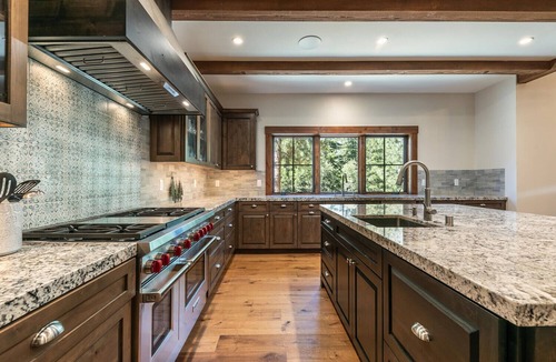 Comstock Acres House | Arcadia by Tahoe Getaways - Deluxe 5 BR w Hot Tub, EV Charger & A/C
