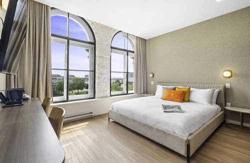 Old Montreal Bed & Breakfast | Arcadia Hotel Boutique - Top Floor Room