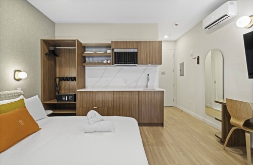 Old Montreal Bed & Breakfast | Arcadia Hotel Boutique - Top Floor Room