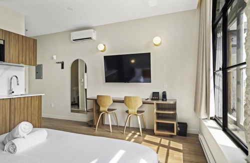 Old Montreal Bed & Breakfast | Arcadia Hotel Boutique - Top Floor Room