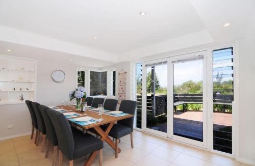 Vincentia House | Arcadia - large 4BR beach home & optional studio