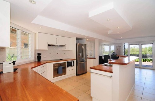 Vincentia House | Arcadia - large 5BR beach home & optional studio