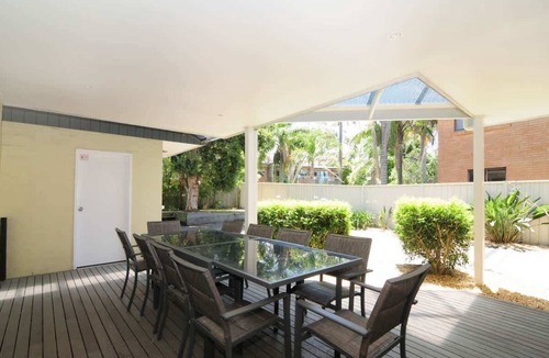 Vincentia House | Arcadia - large 5BR beach home & optional studio