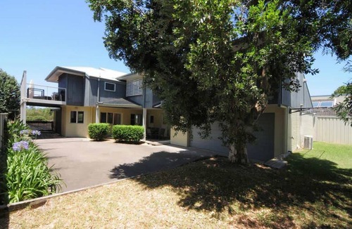 Vincentia House | Arcadia - large 5BR beach home & optional studio